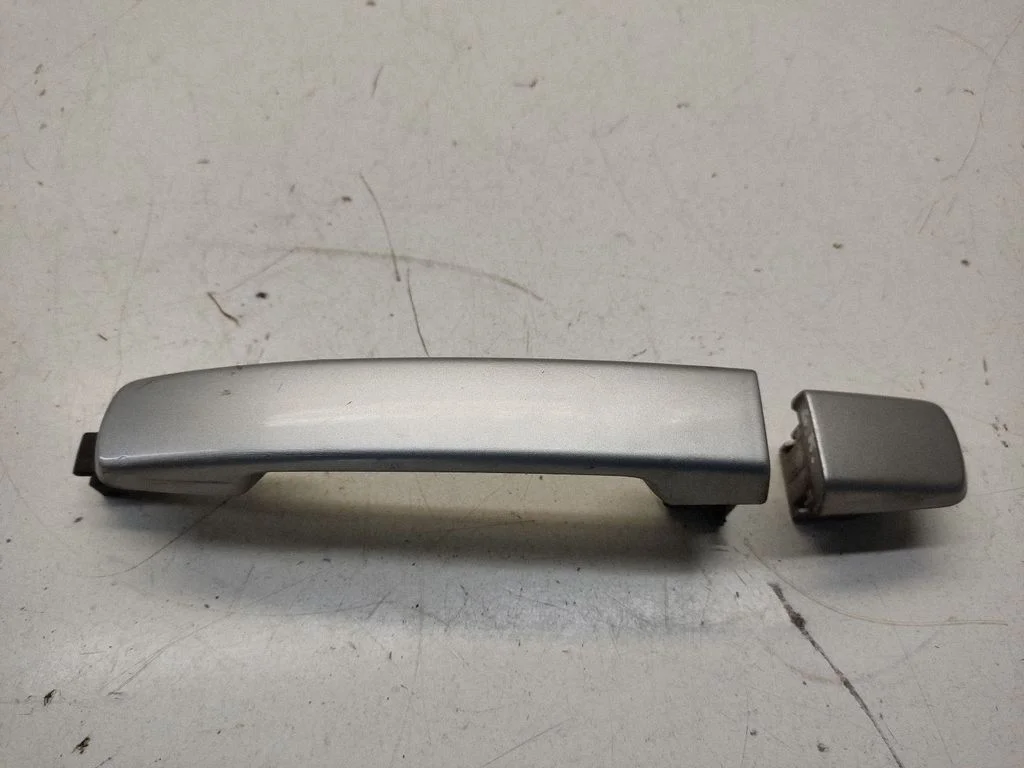 Tagaukse välimine käepide – Nissan Qashqai+2 (2008-2010)