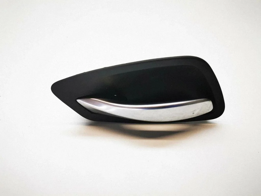 Rear door interior handle 7144549