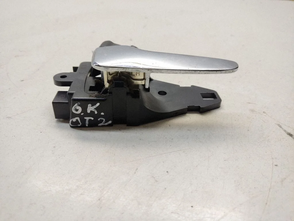Rear door interior handle MN105359