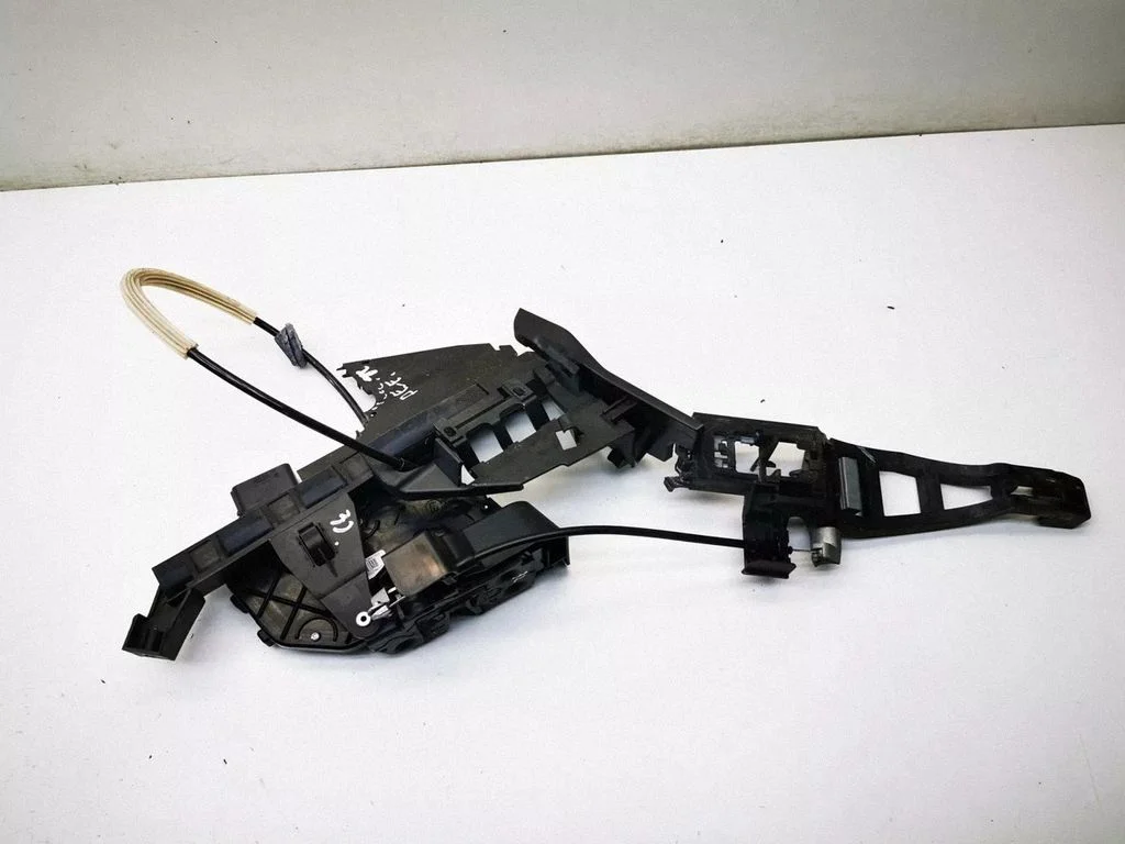 Tagaukse lukk – Ford Focus C-MAX (2003-2010)
