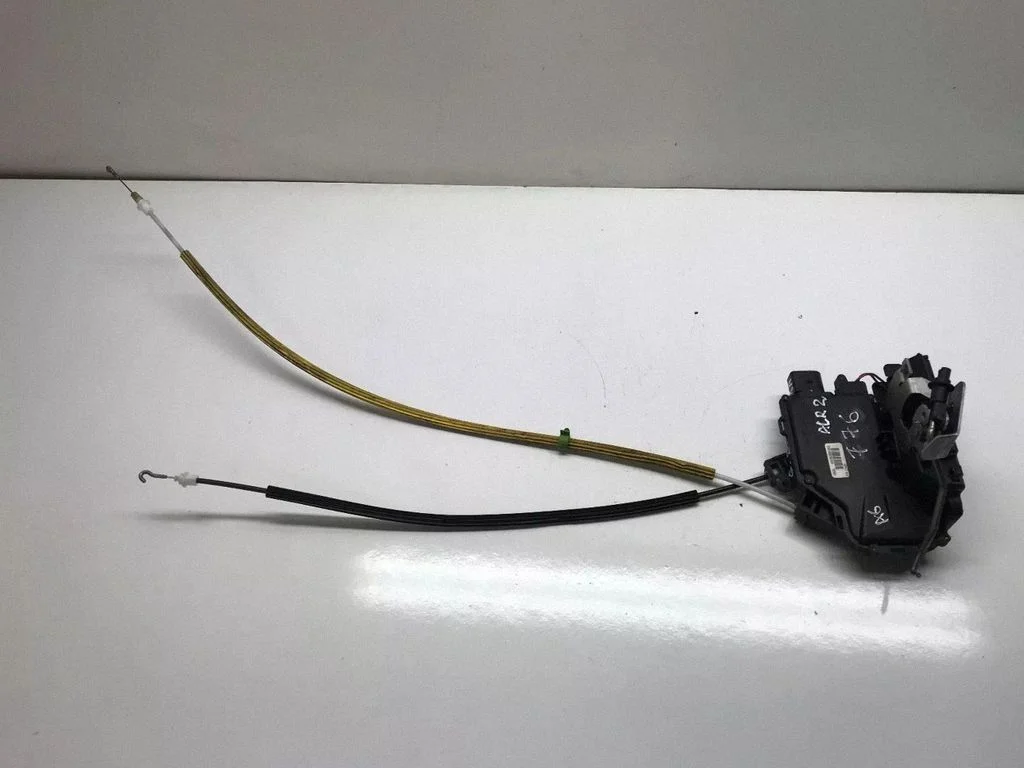 Rear door lock 4B0839016G