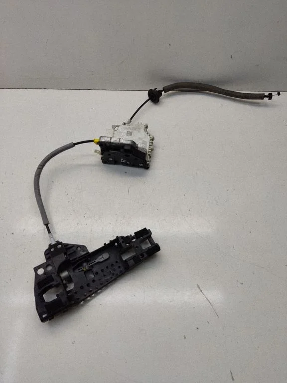 Rear door lock 4G0839015