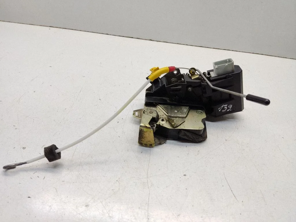 Rear door lock 8166246