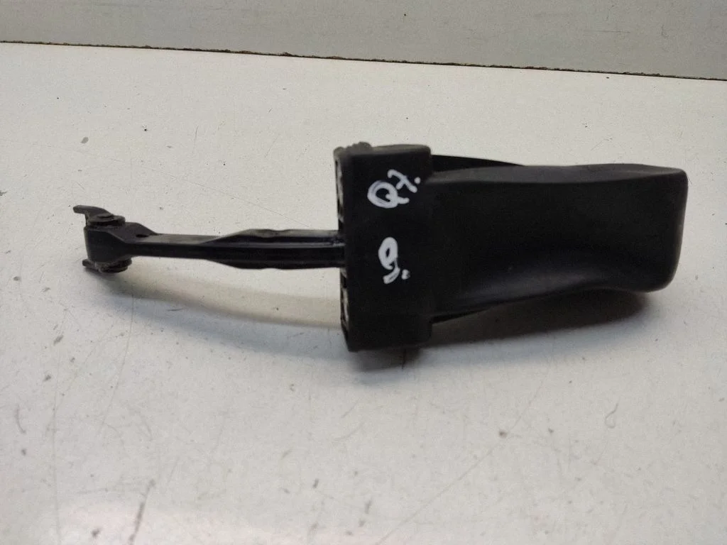 Rear door check strap stopper 4M0839267