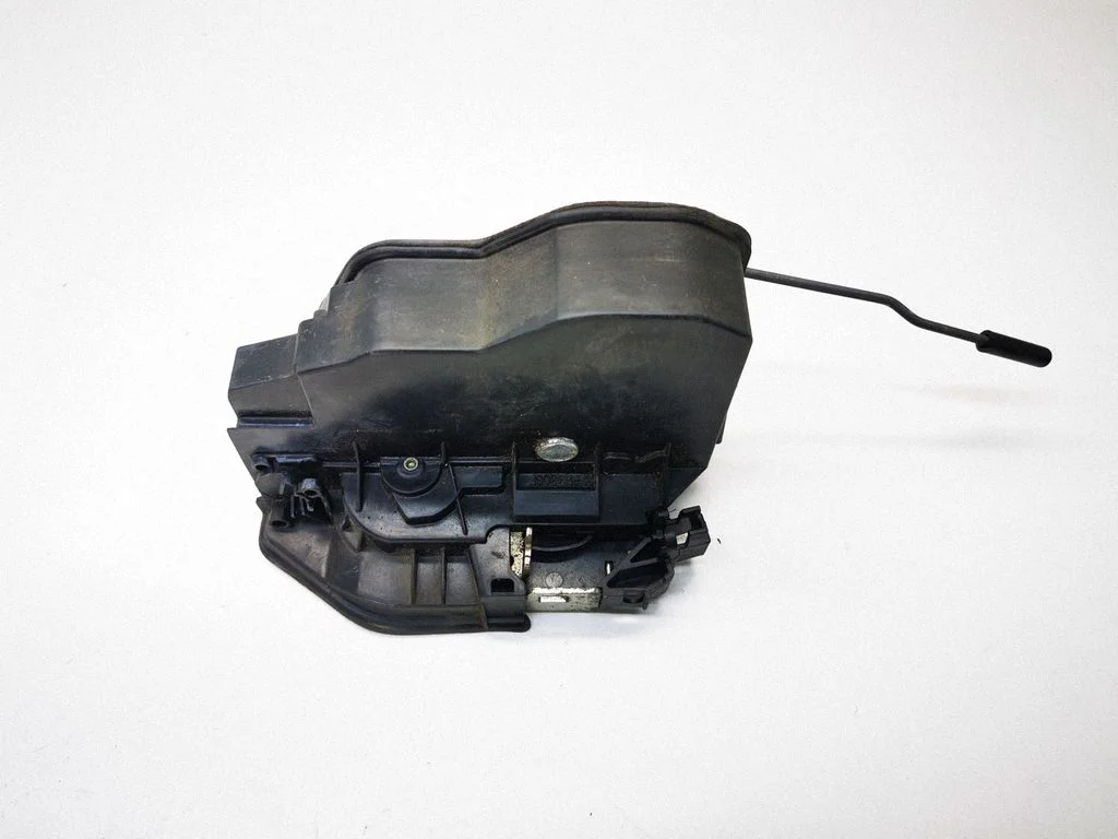 Rear door lock 7036172