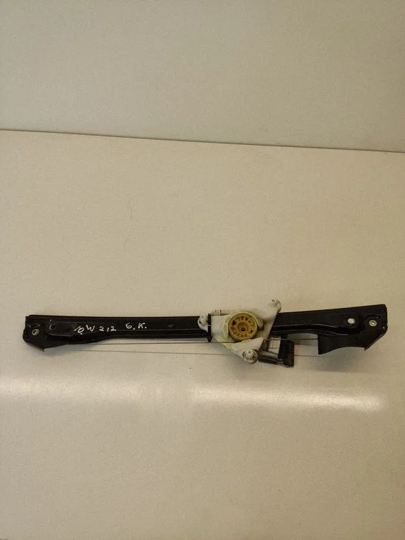 Rear window lifting mechanism without motor – Mercedes-Benz E-Class W212 (2009-2016)