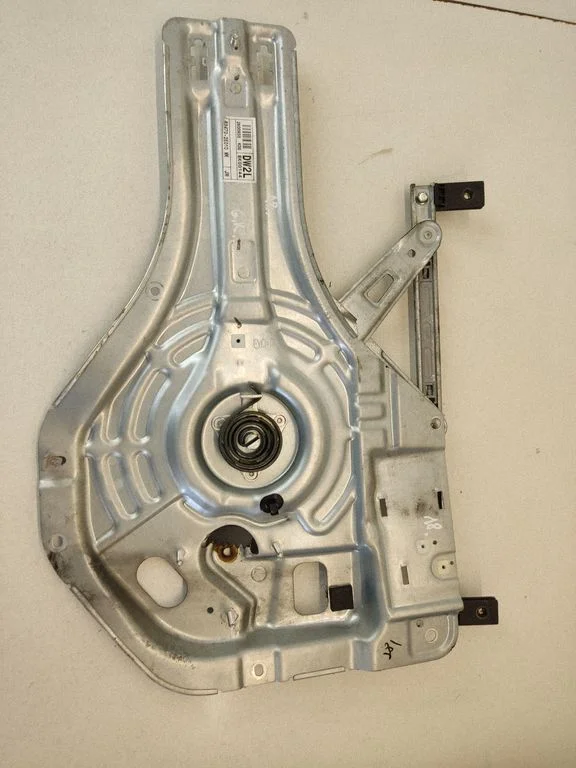 Rear window lifting mechanism without motor 834702E010