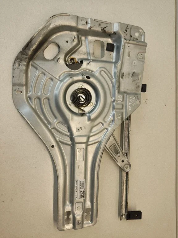 Rear window lifting mechanism without motor 834802E010