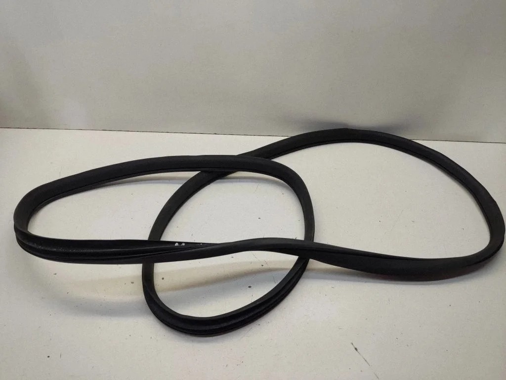 Tagaukse tihend (kere pool) – Mercedes-Benz ML-klass W164 (2005-2011)