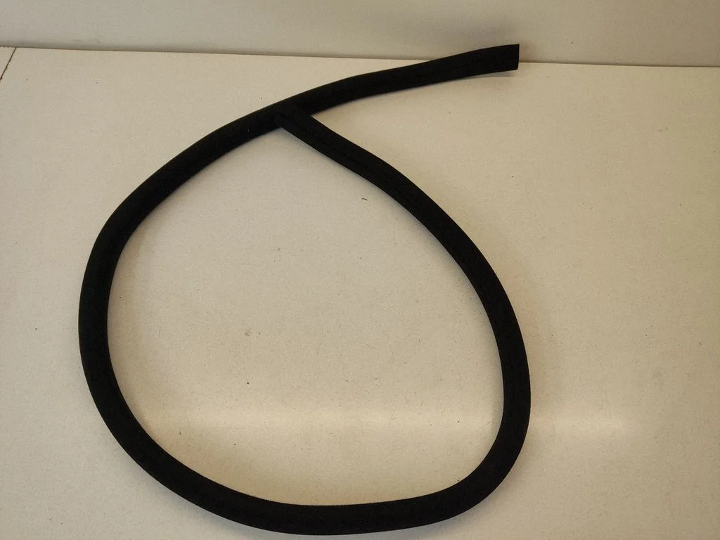 Rear door rubber seal (on body) – Mercedes-Benz CLS-Class C219 (2003-2011)