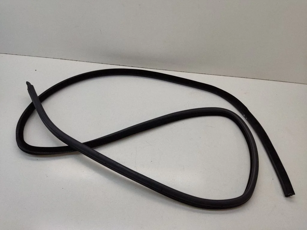 Uszczelka drzwi tylnych (na karoserii) – BMW Seria 5 E60 E61 (2004-2010)