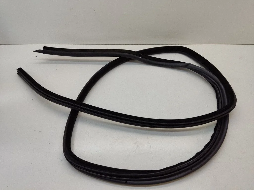 Uszczelka drzwi tylnych (na karoserii) – BMW Seria 5 E60 E61 (2004-2010)