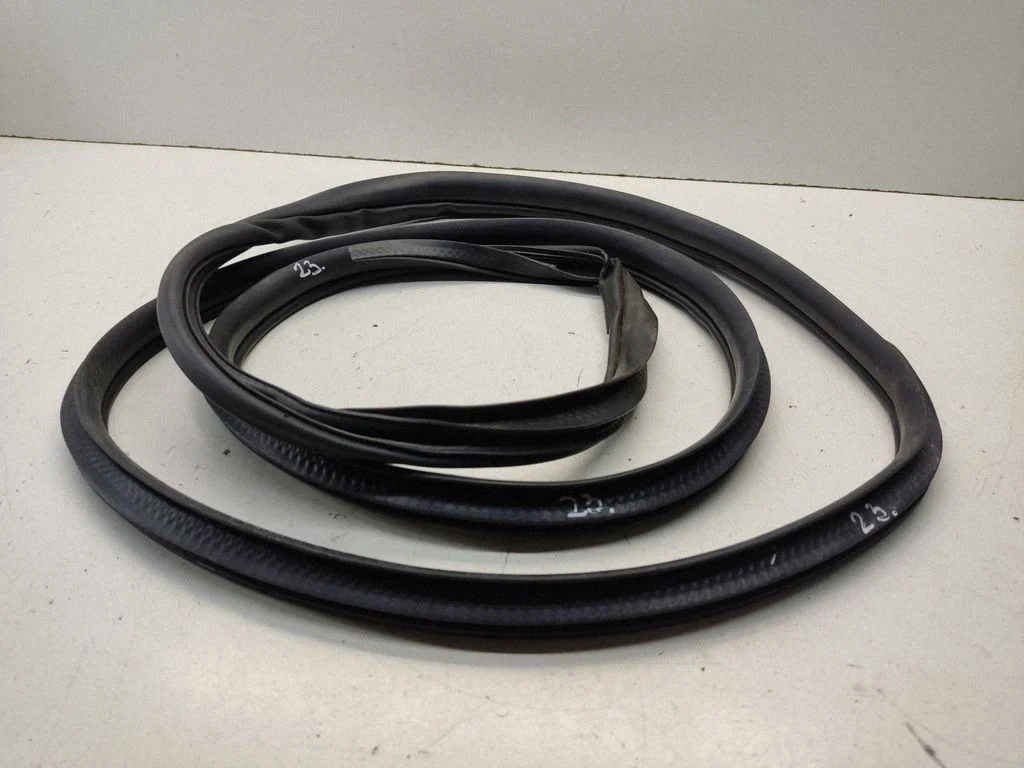 Rear door rubber seal (on body) – rear right