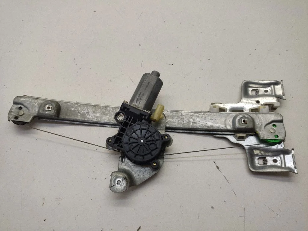 Rear door window regulator with motor 05065473AC