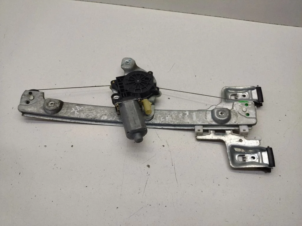 Rear door window regulator with motor 05065472AC