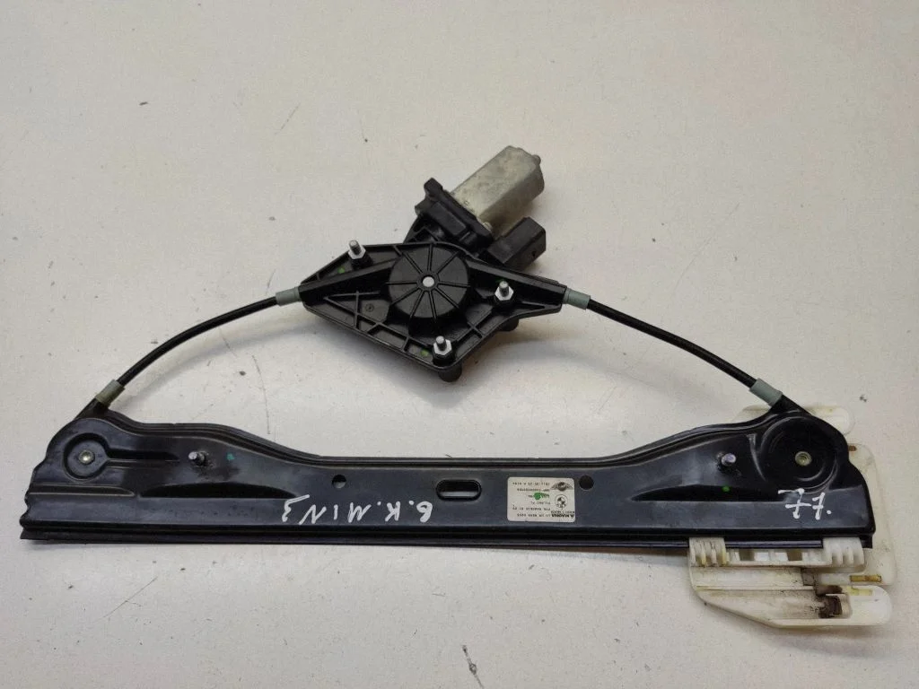 Rear door window regulator with motor 9800635