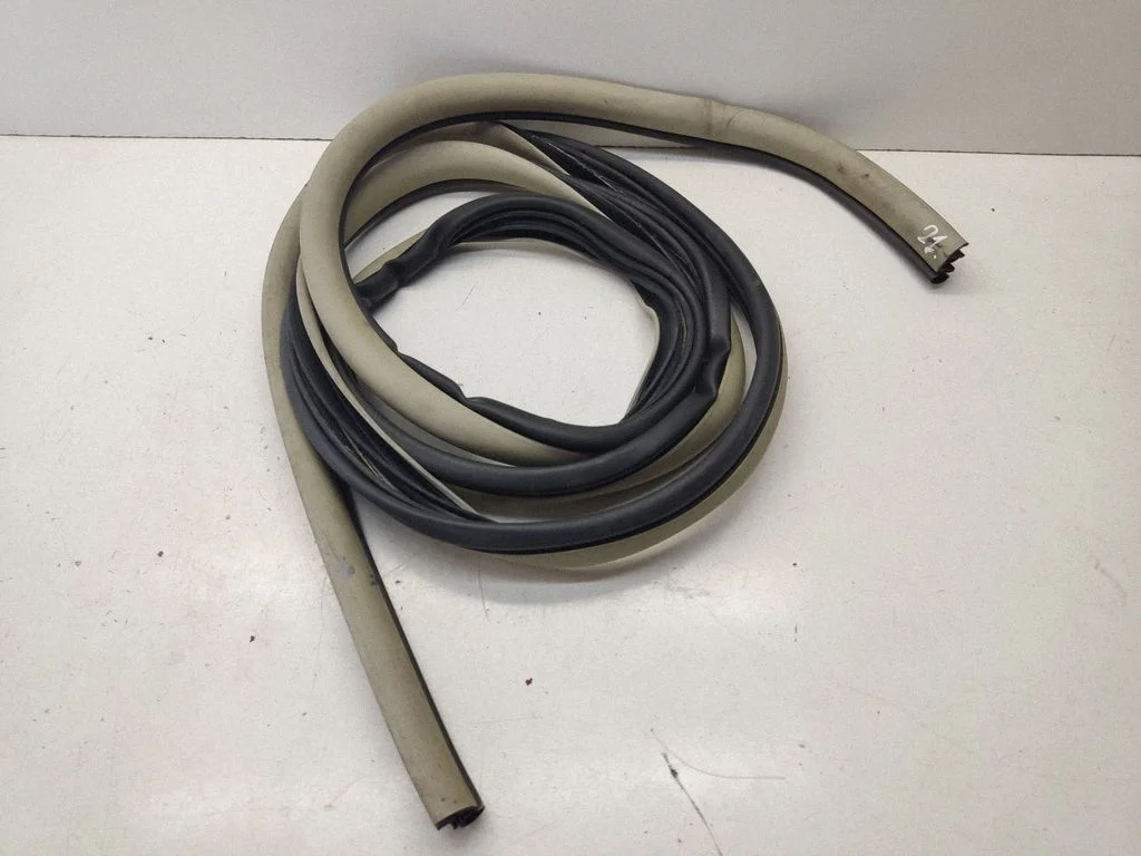 Rear door rubber seal (on body) – Chrysler Grand Voyager V (2007-2015)