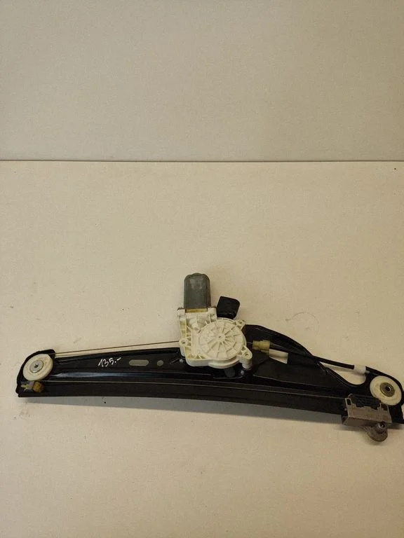 Rear door window regulator with motor 6922319