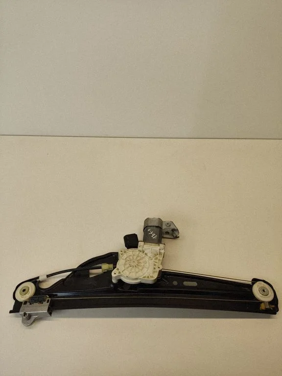 Rear door window regulator with motor 6922320