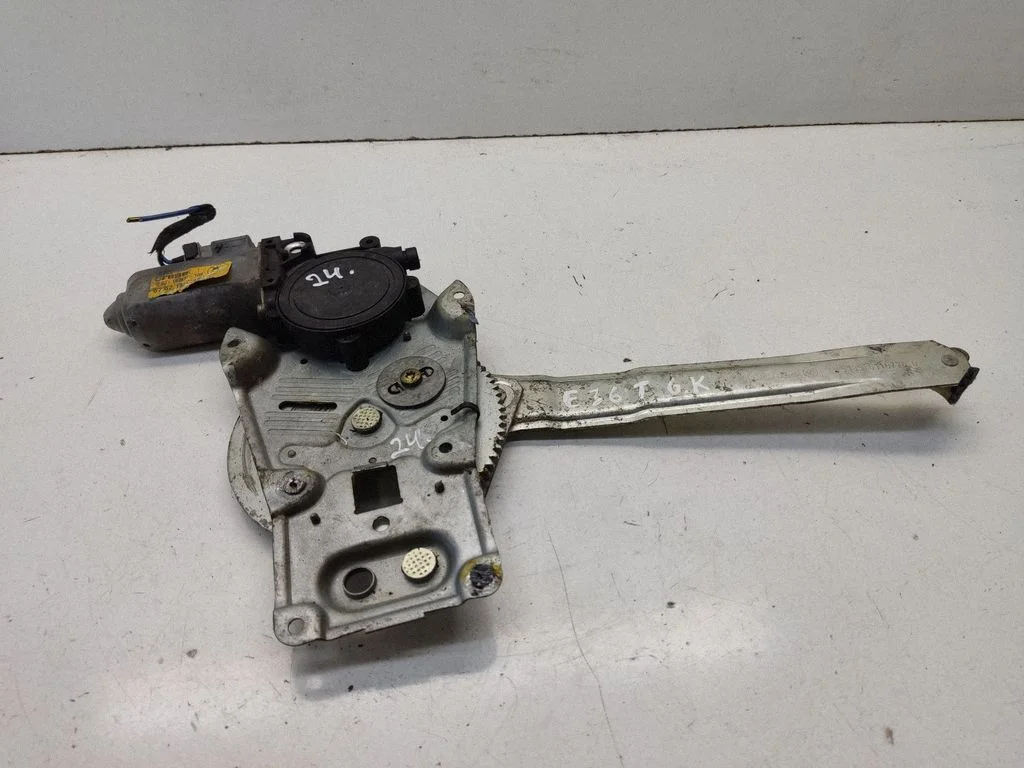 Rear door window regulator with motor 1387438