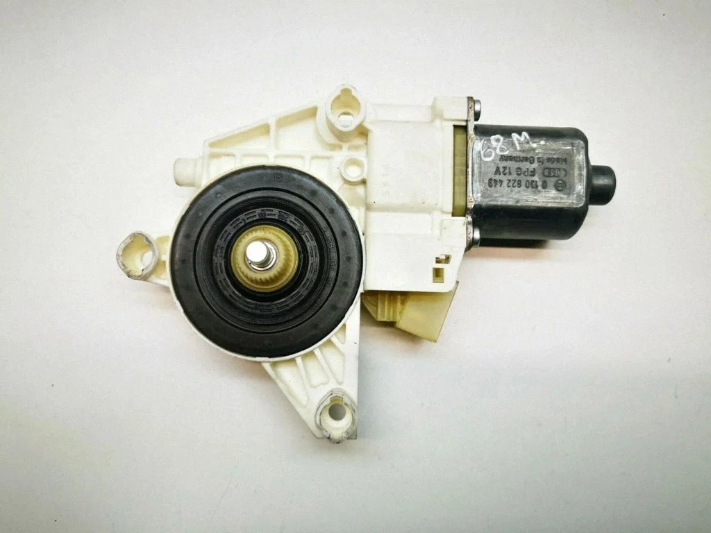 Rear door window regulator motor 0130822443