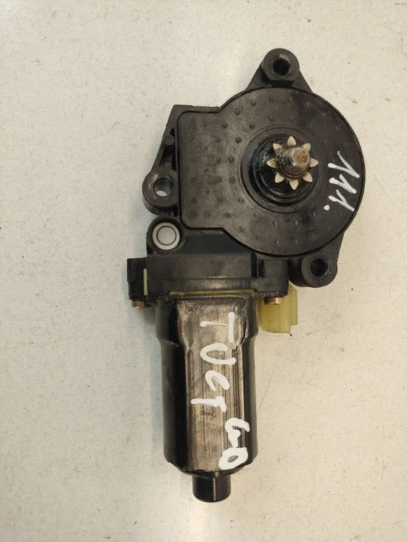 Rear door window regulator motor – rear right