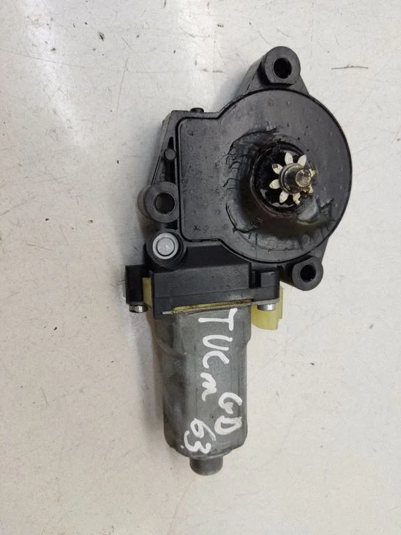 Rear door window regulator motor – rear right