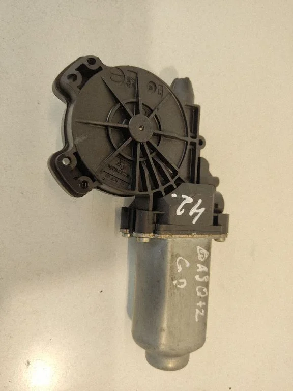 Rear door window regulator motor 402190A