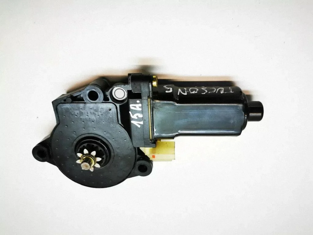 Rear door window regulator motor – left