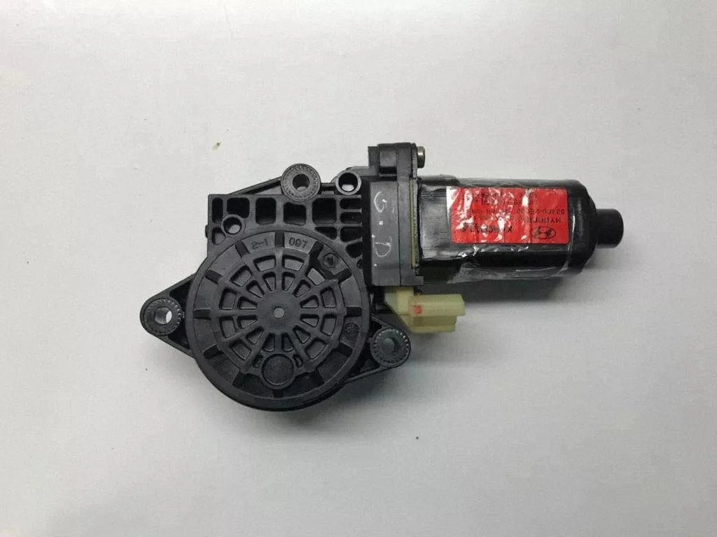 Rear door window regulator motor 834602E000