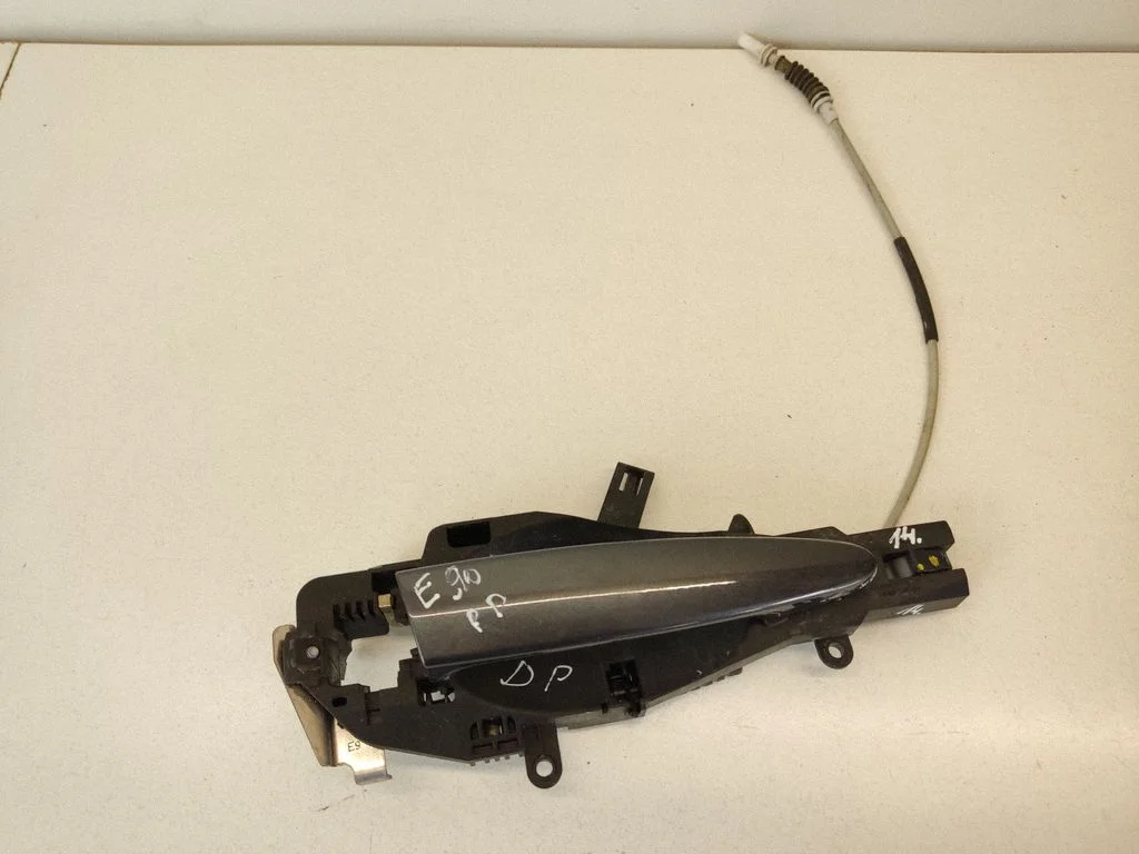 Front door exterior handle – front right