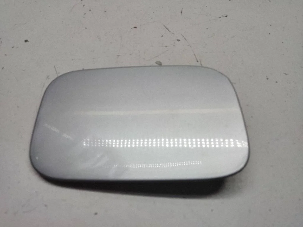Fuel tank cap – rear