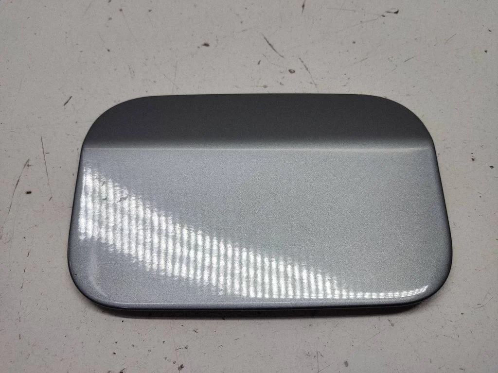 Fuel tank cap – rear