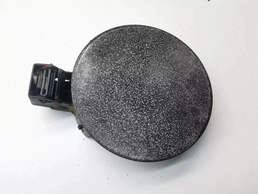 Fuel tank cap – rear