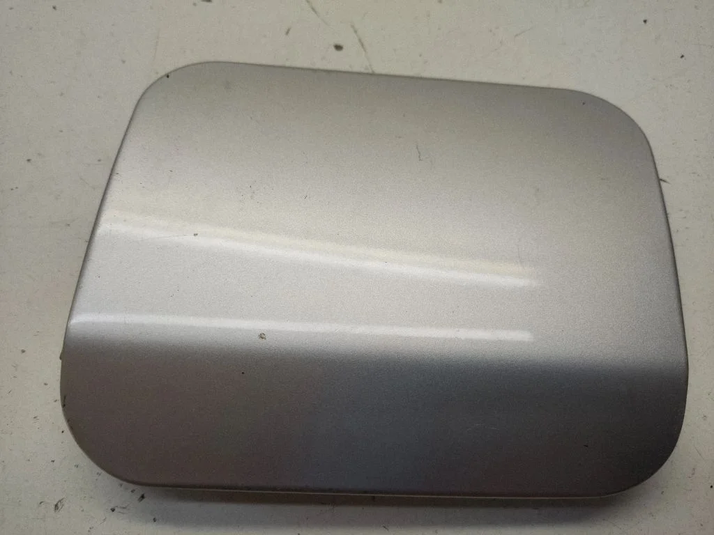 Fuel tank cap – rear