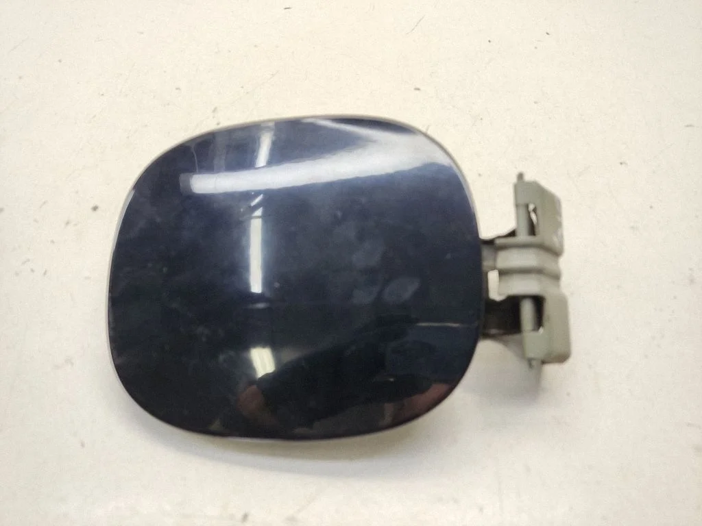 Fuel tank cap – rear