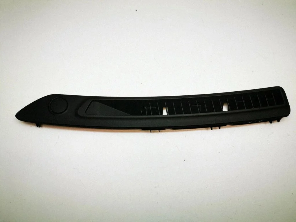 Armatuurlaua õhutusresti kate – Nissan 370Z (2009-2020)
