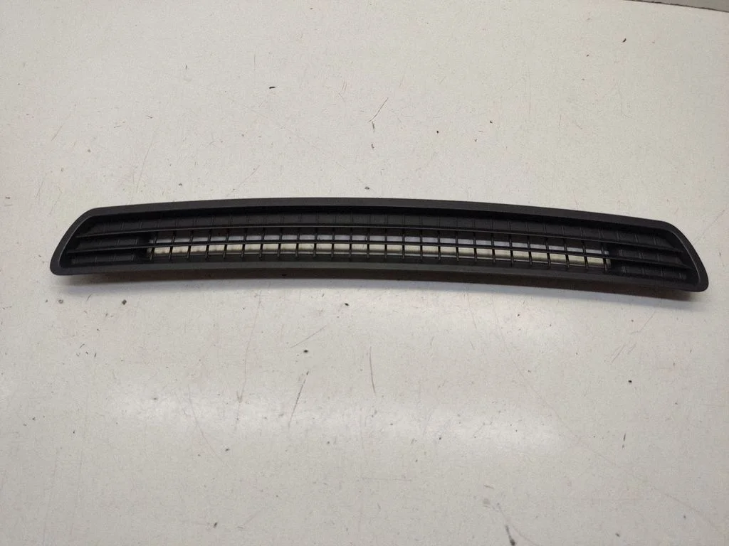 Armatuurlaua õhutusresti kate – Nissan Qashqai+2 (2008-2010)