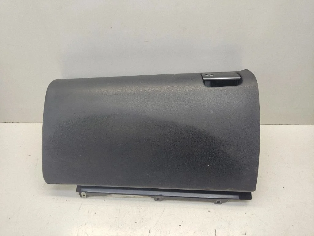 Glove box A1646890308