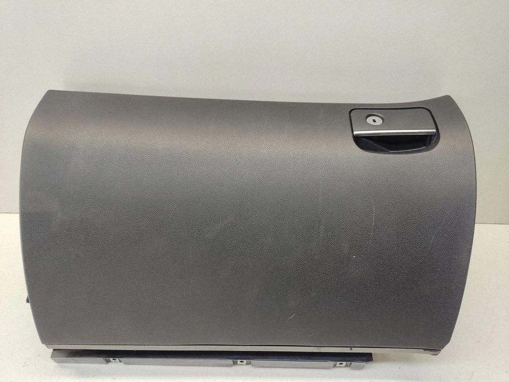 Glove box 18111719