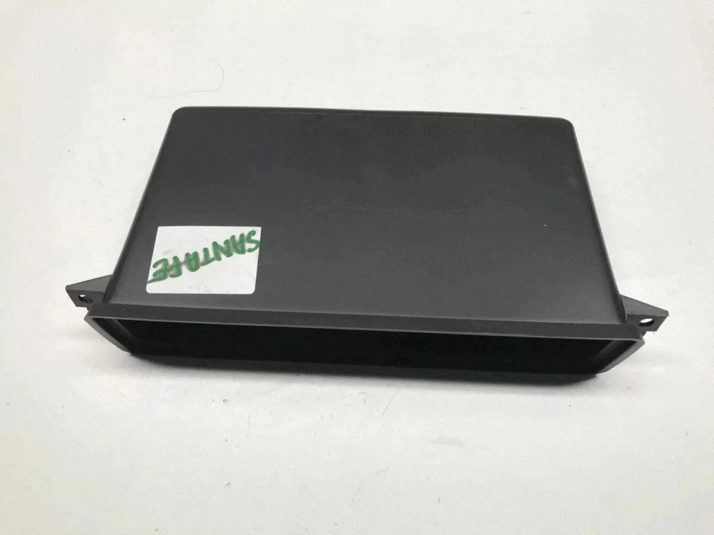 Glove box – front