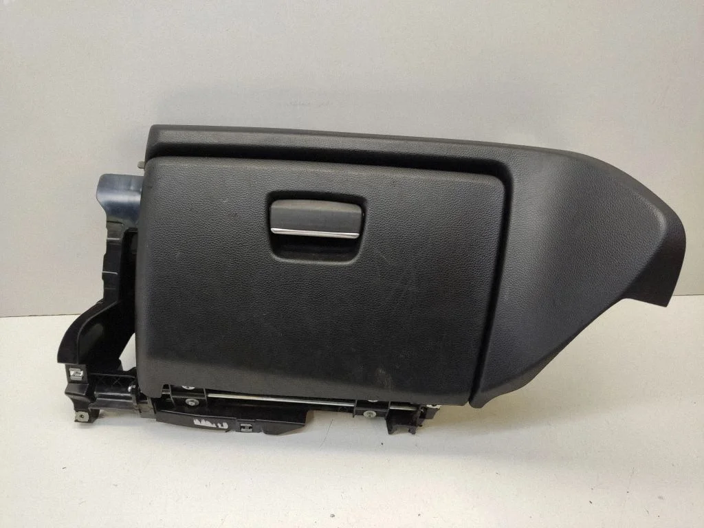 Glove box 6982804