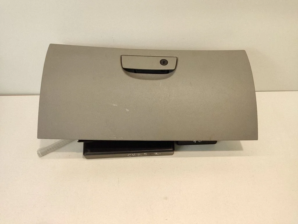 Glove box 0YP24XDBAB