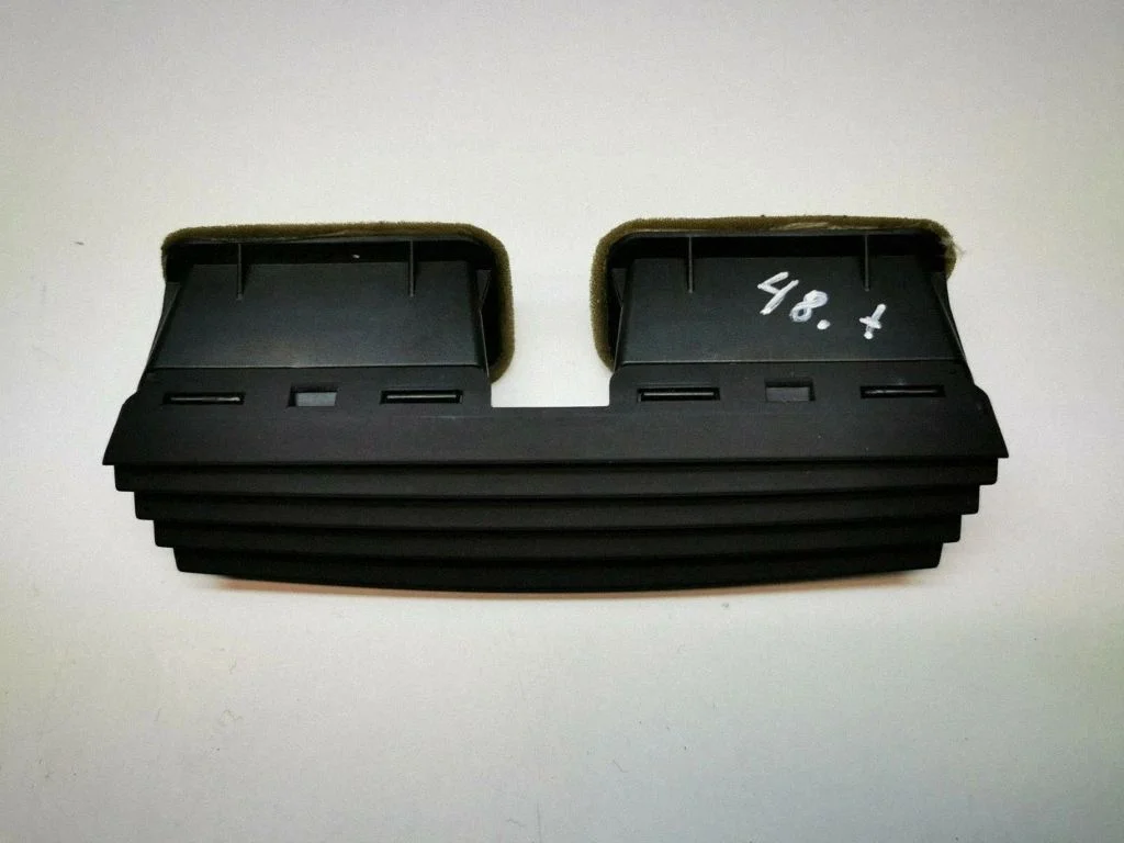 Dash center air vent grill – Mercedes-Benz S-Class W221 (2005-2013)
