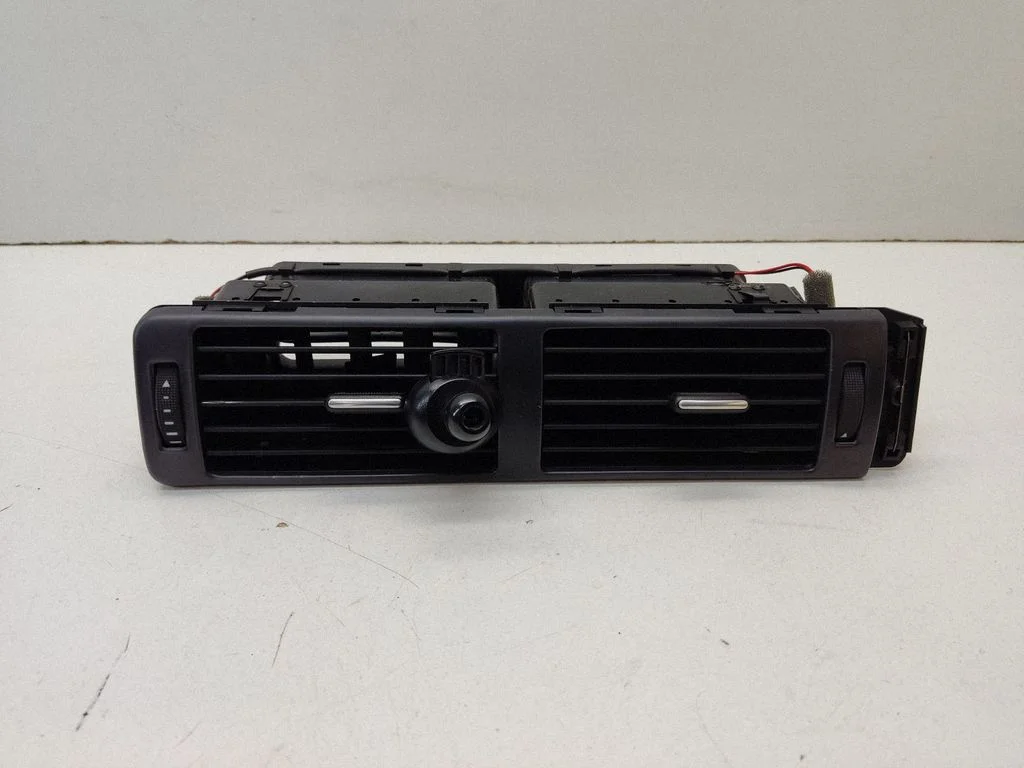 Dash center air vent grill 4B1820951