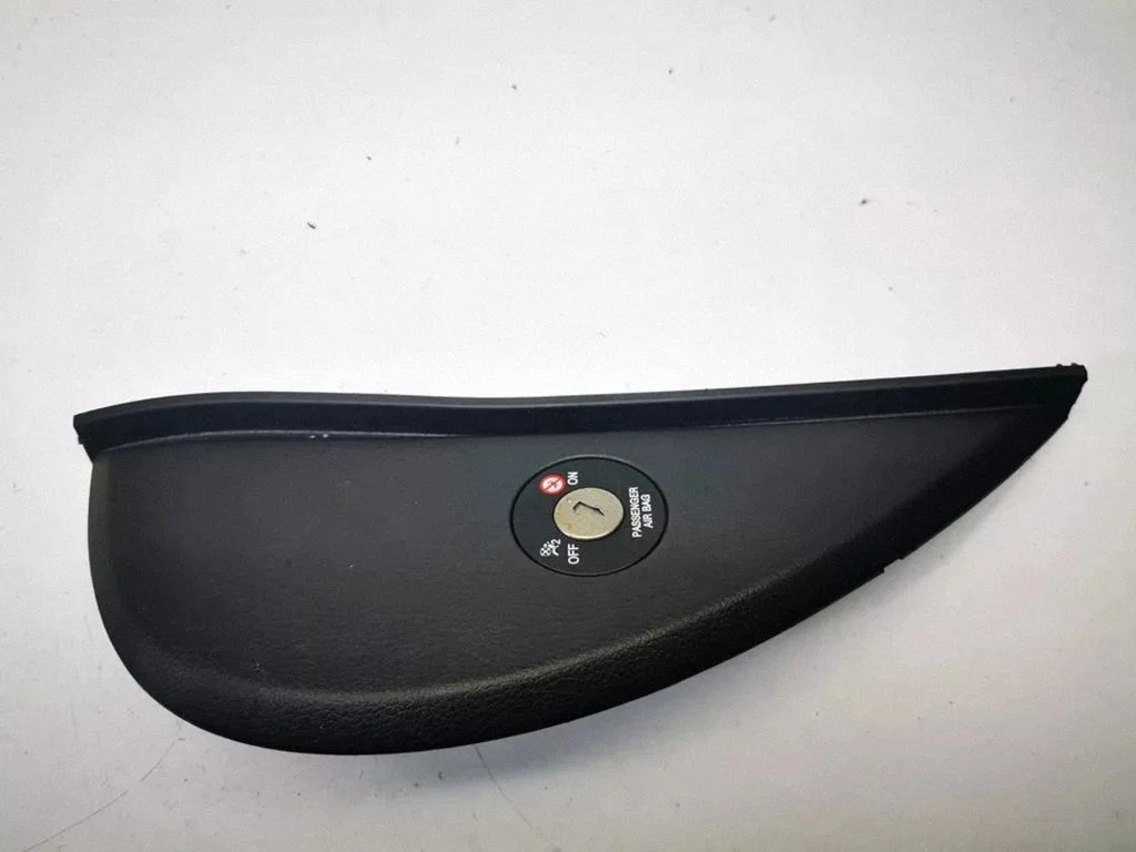 Dashboard side end trim 847663U000