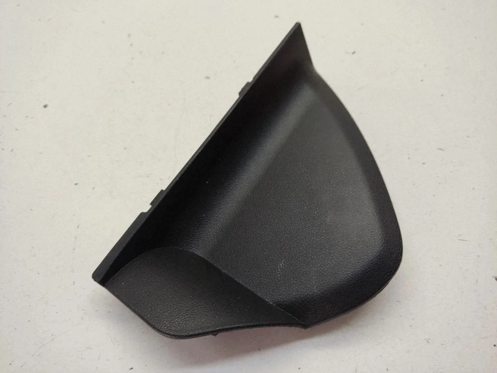 Dashboard side end trim – Mercedes-Benz ML-Class W164 (2005-2011)