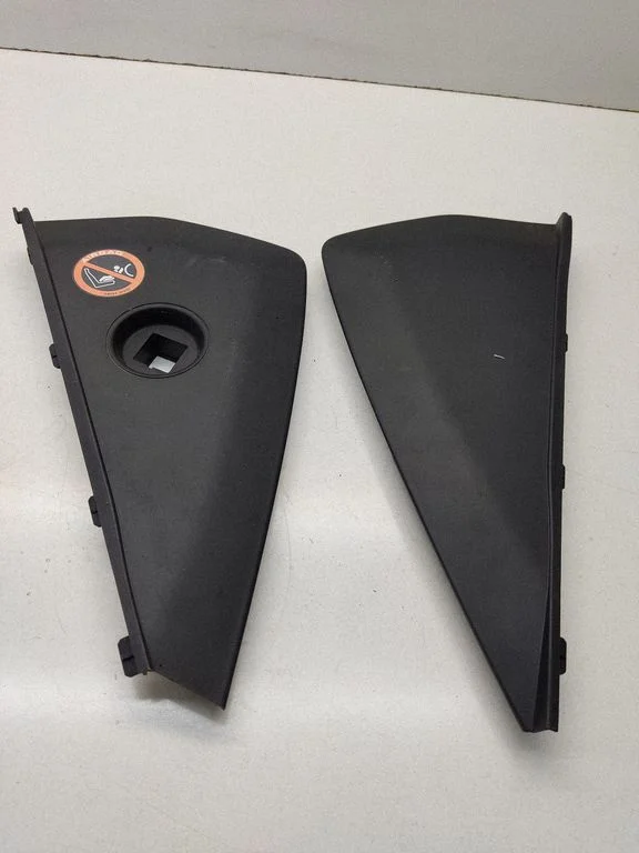 Dashboard side end trim 68498JD000