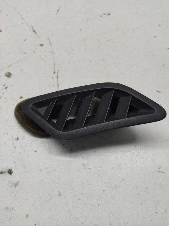 Dashboard side air vent grill/cover trim – Nissan Qashqai+2 (2008-2010)