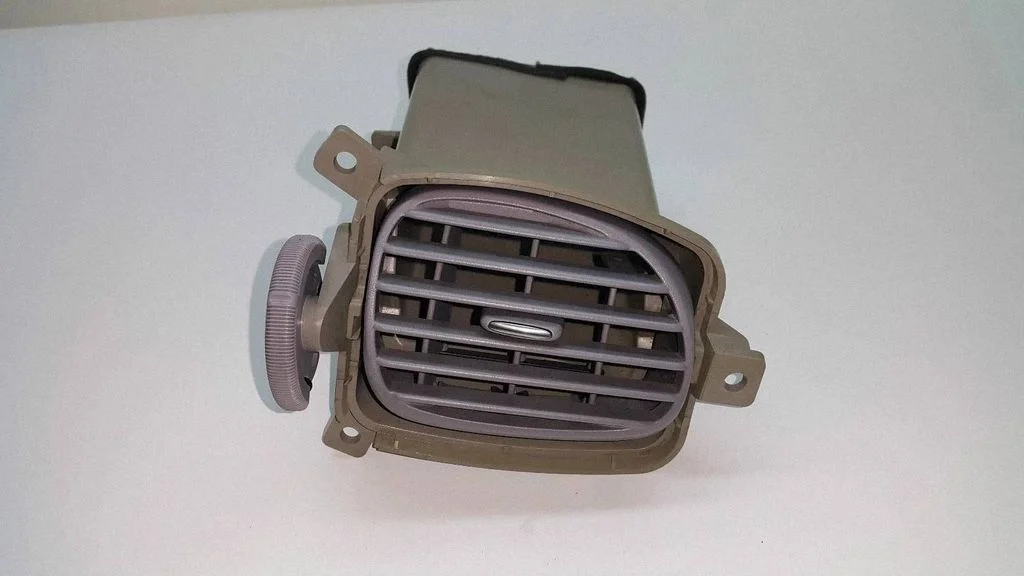 Dashboard side air vent grill/cover trim 687614U000